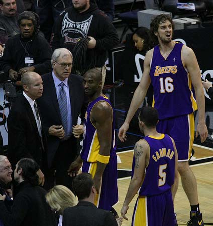 Phil Jackson with Lakers Players.